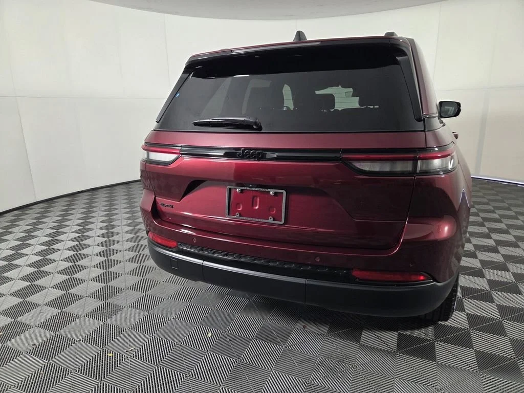 Certified Used 2025 Velvet Red Pearlcoat Jeep Altitude image 6