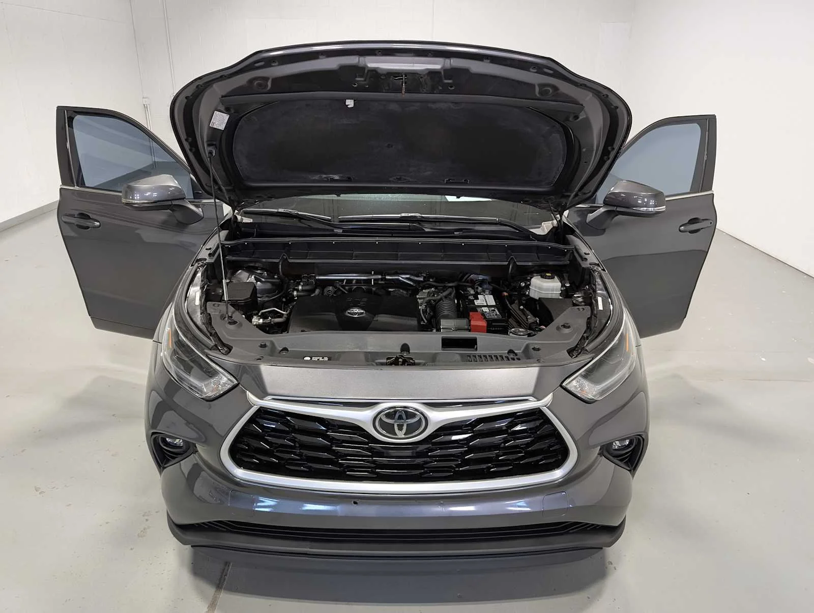 Used 2021 Magnetic Gray Metallic Toyota XLE image 13