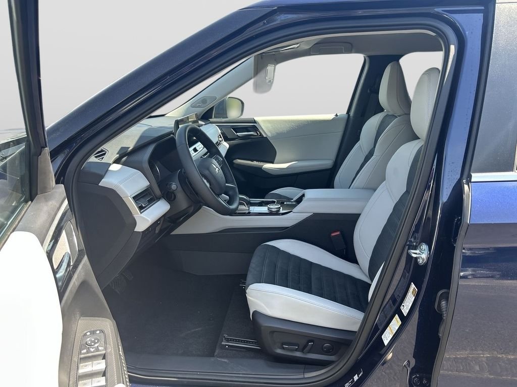 2026 Mitsubishi Outlander SE - Photo 13