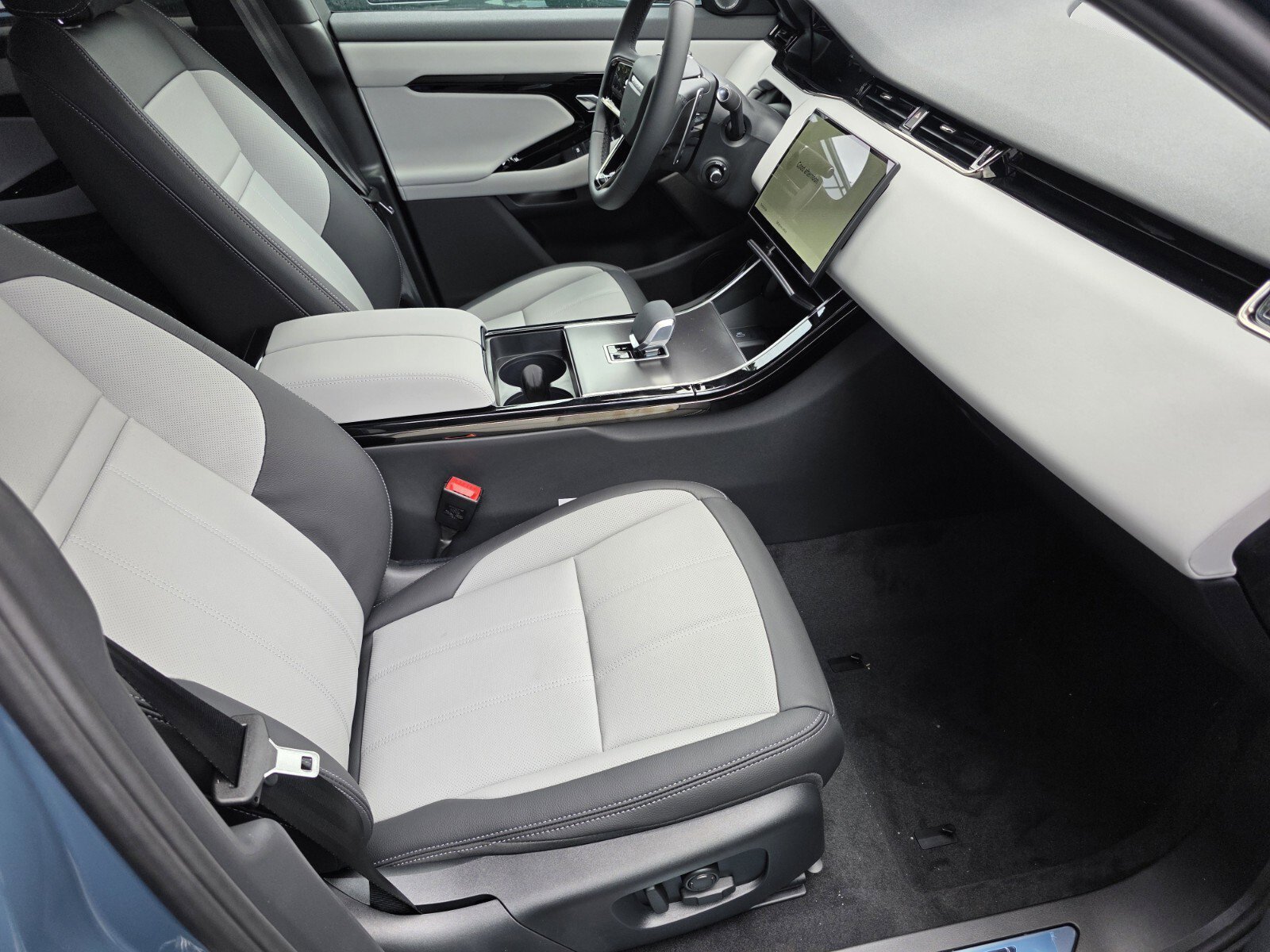 New 2026 Tribeca Blue Land Rover Hoxton Edition image 3