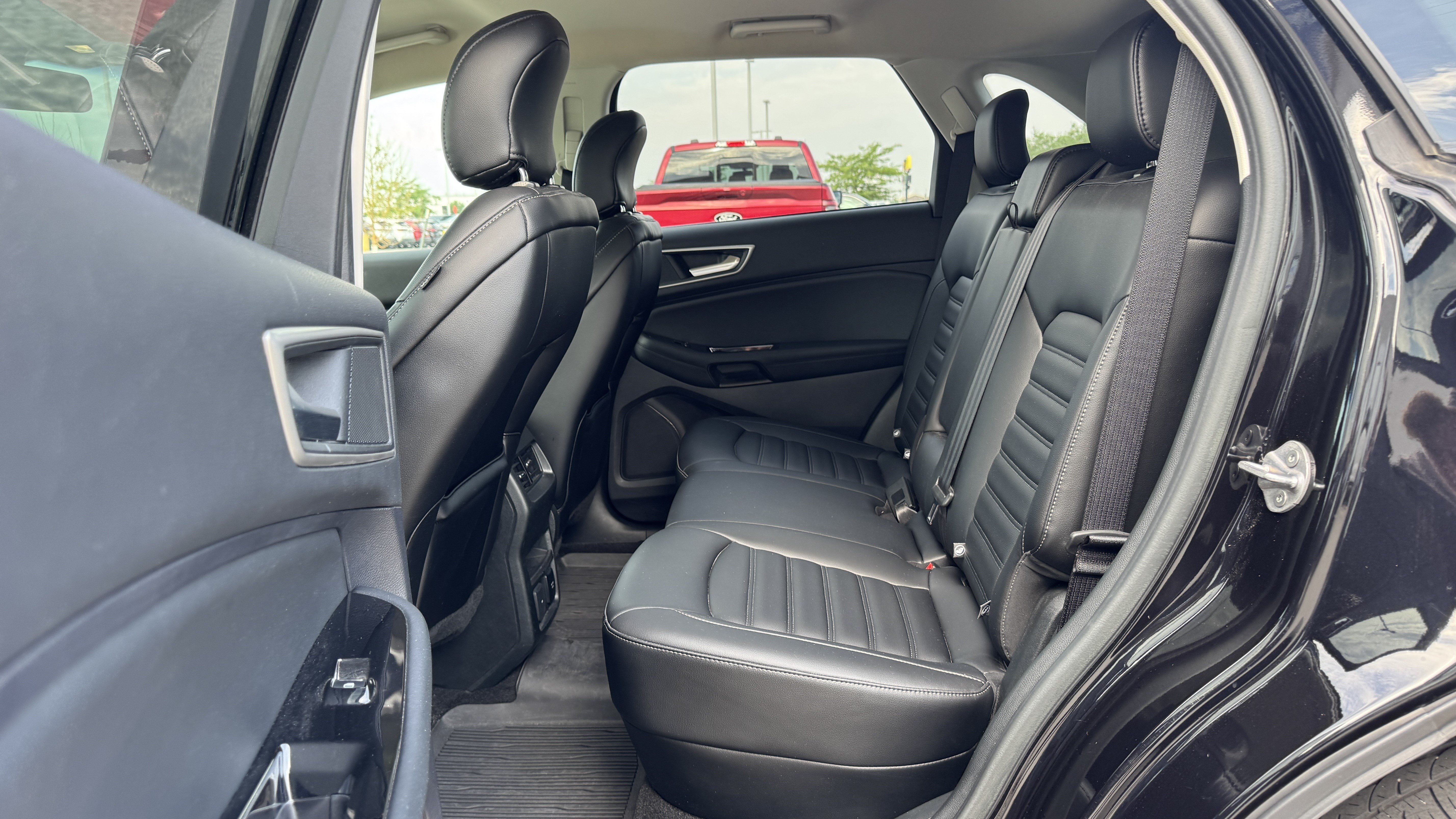 Used 2019 Agate Black Metallic Ford SEL image 6