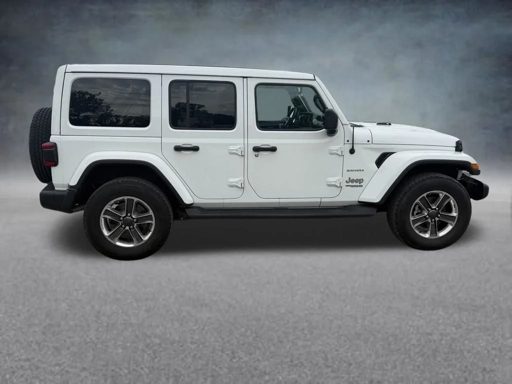Used 2021 White Jeep Unlimited Sahara image 7