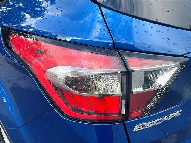 Used 2017 Blue Ford SE image 32