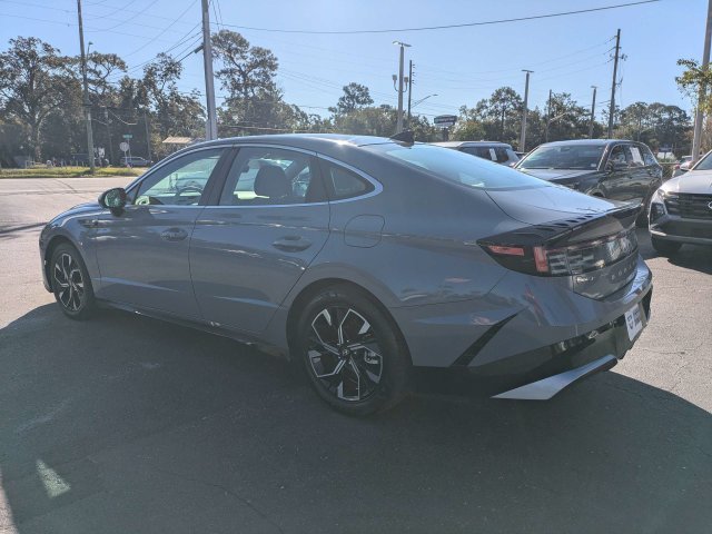 Used 2025 Blue Hyundai SEL image 5
