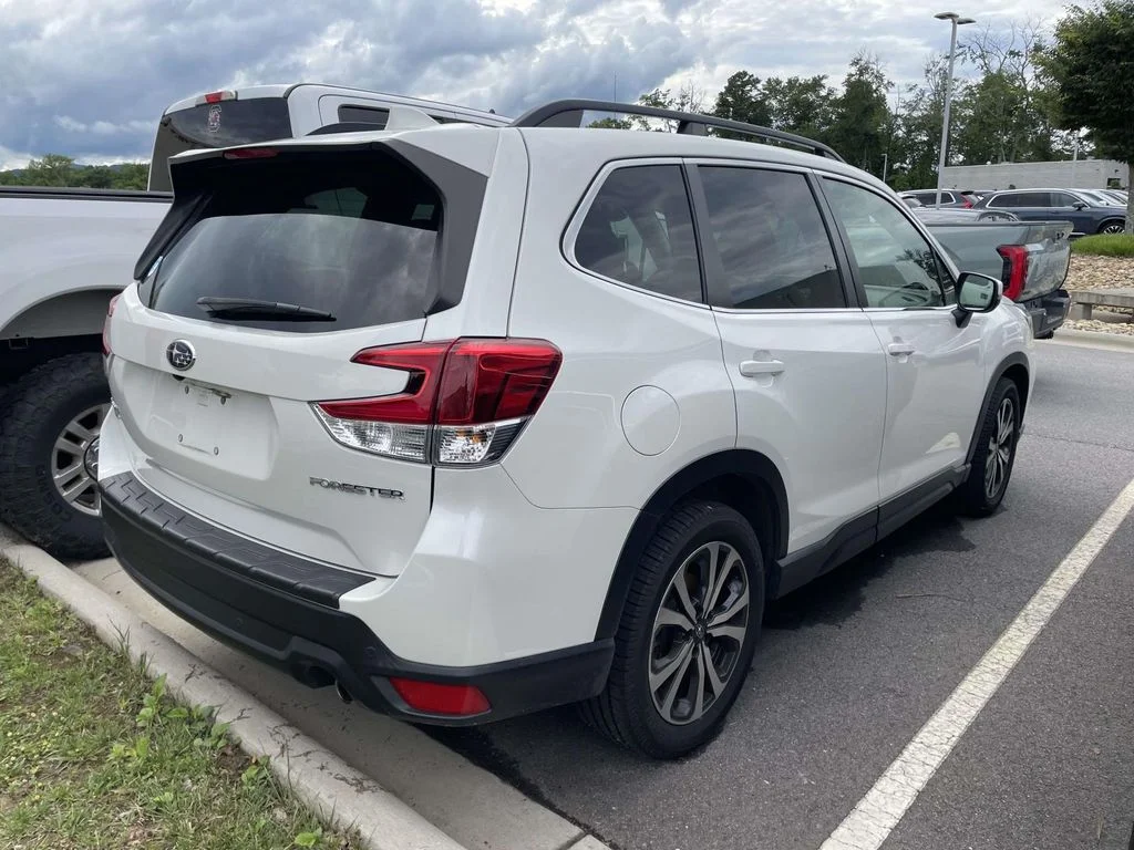 Used 2021 Crystal White Pearl Subaru Limited image 4