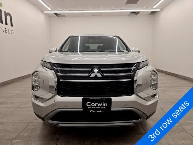 Used 2025 Alloy Silver Metallic Mitsubishi SE image 7