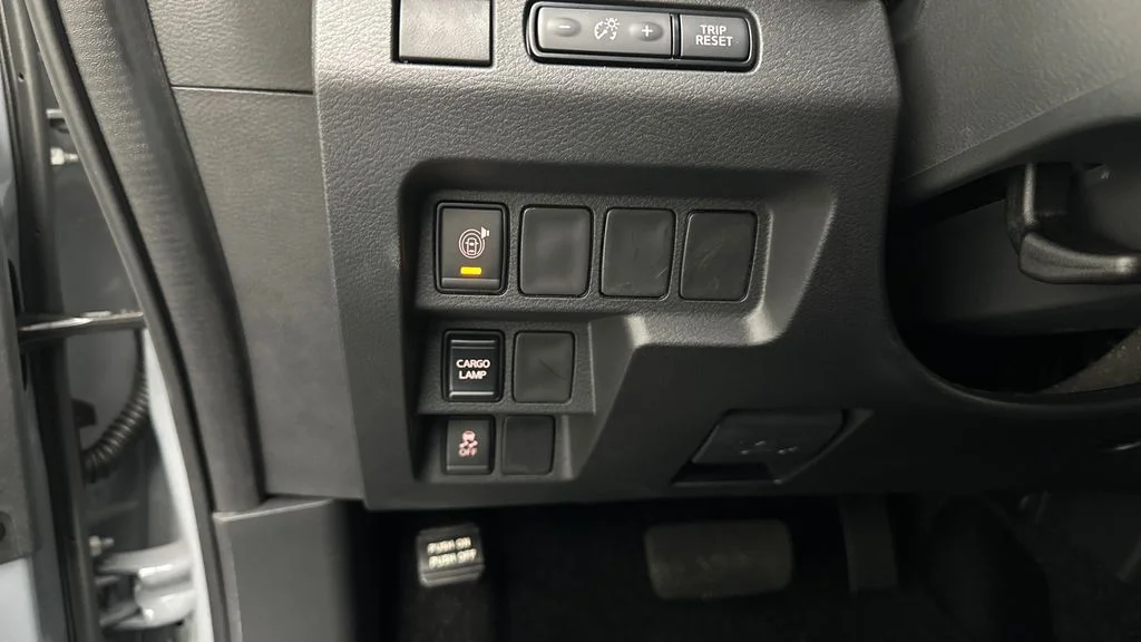 New 2026 Boulder Gray Pearl Nissan Crew Cab SV image 18