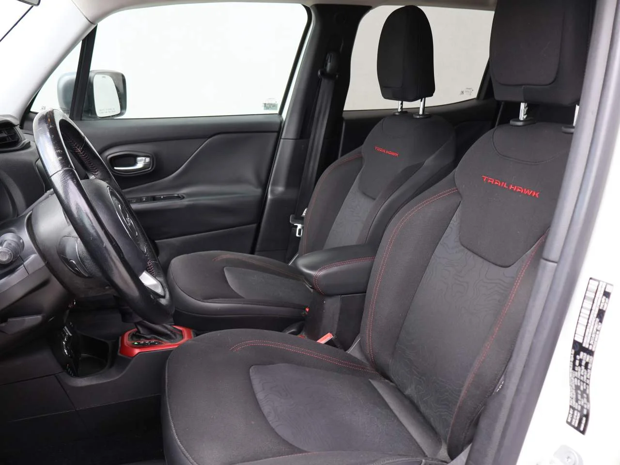 Used 2015 Alpine White Jeep Trailhawk image 9