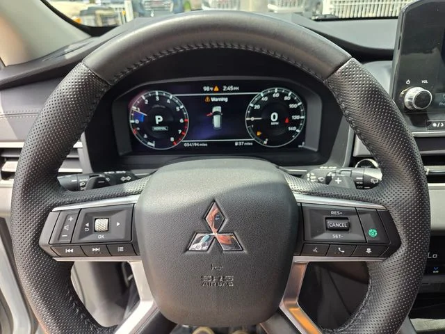 Certified Used 2024 White Mitsubishi  image 28
