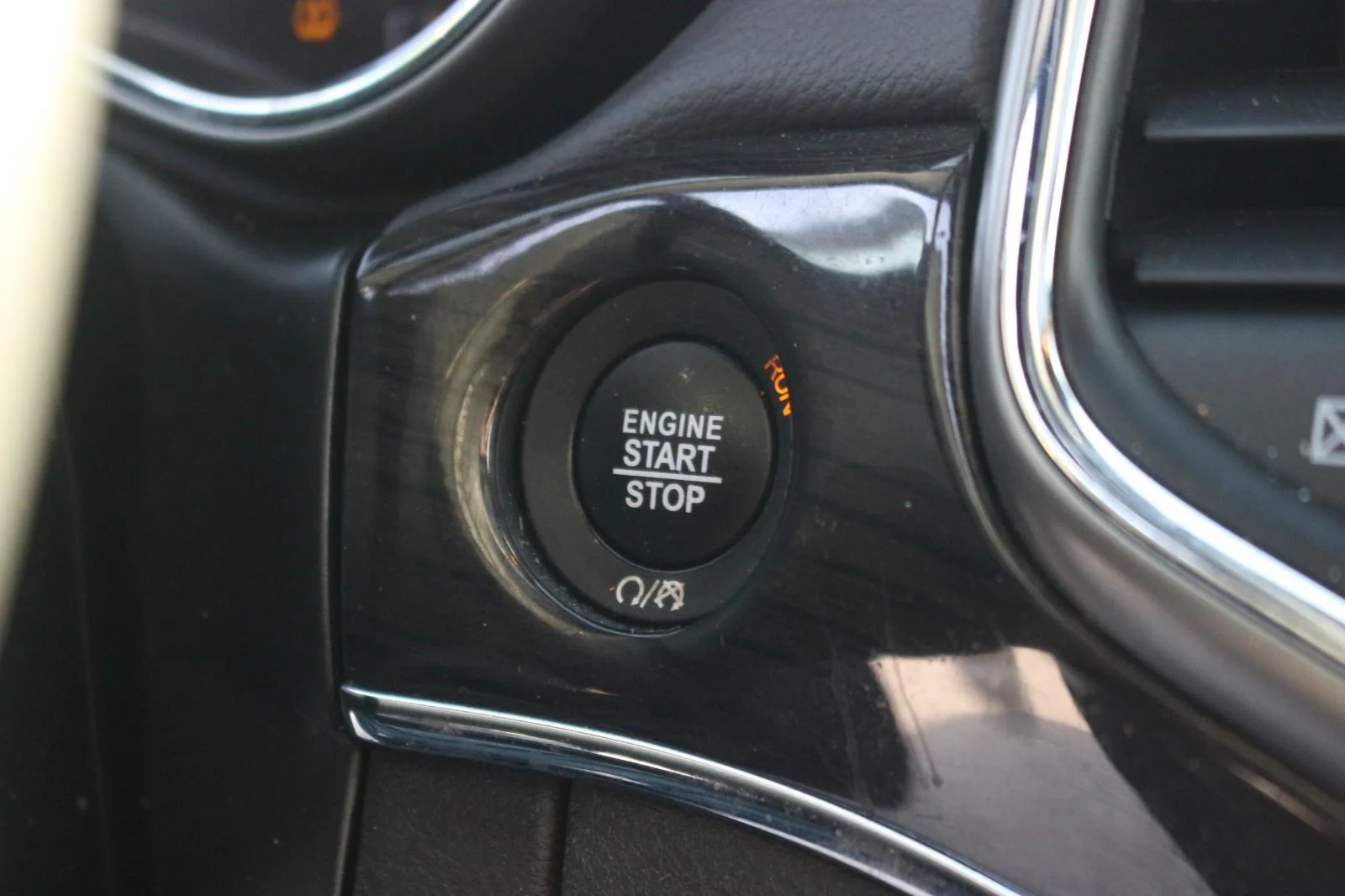 Used 2018 Grey Jeep Overland image 26