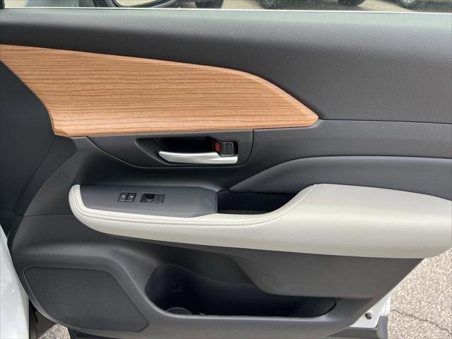 Certified Used 2025 WIND CHILL PEARL Toyota Limited image 29