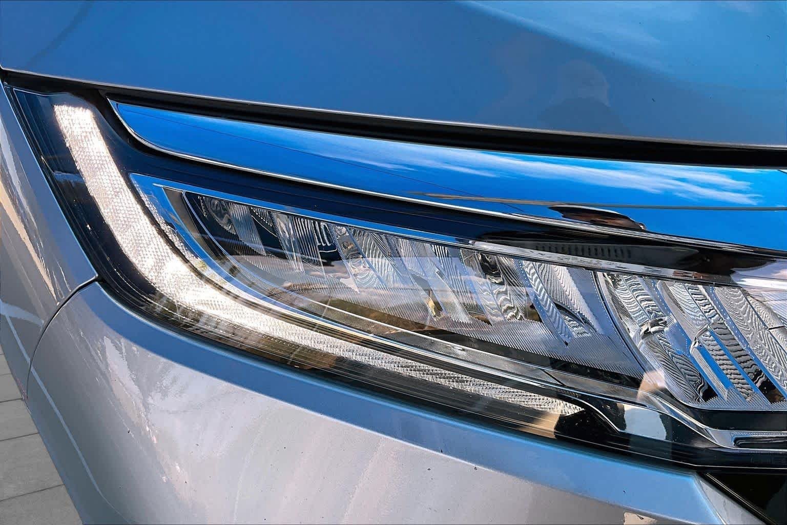 Certified Used 2024 Lunar Silver Metallic Honda EX-L image 25