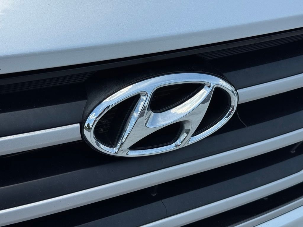 Used 2018 Silver Hyundai SEL image 8