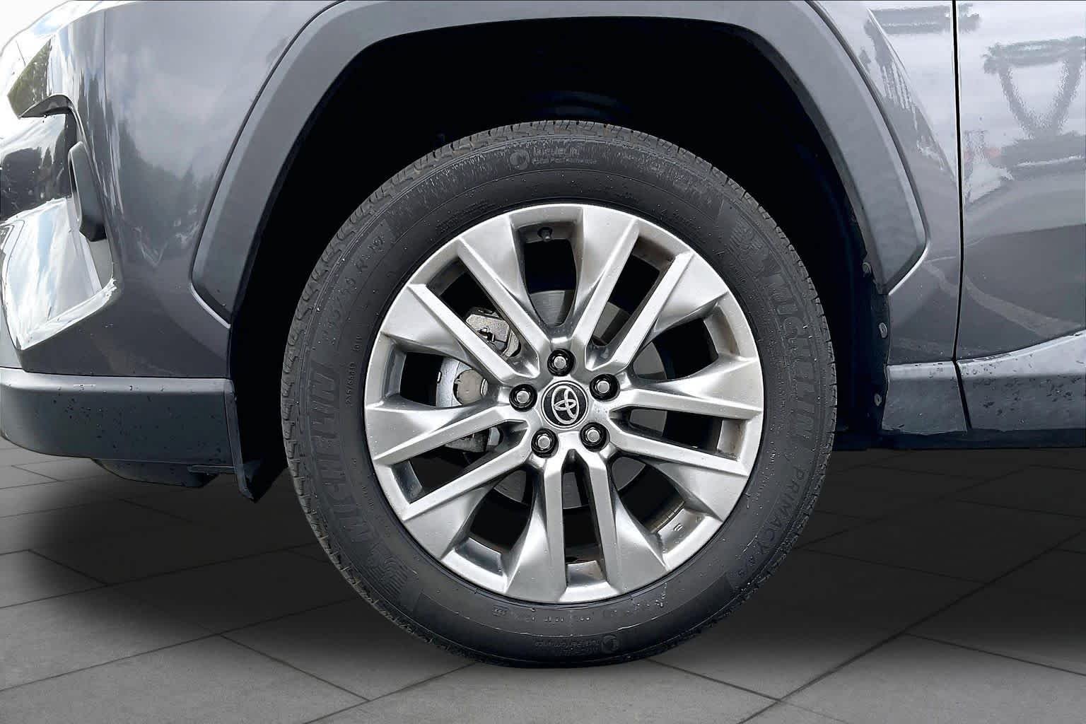 Used 2024 Magnetic Gray Metallic Toyota XLE Premium image 10