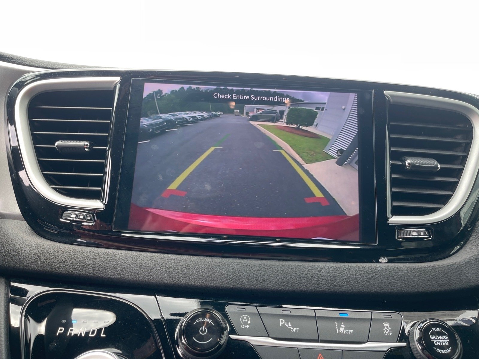 Used 2025 Red Hot Pearl Coat Chrysler Select image 6