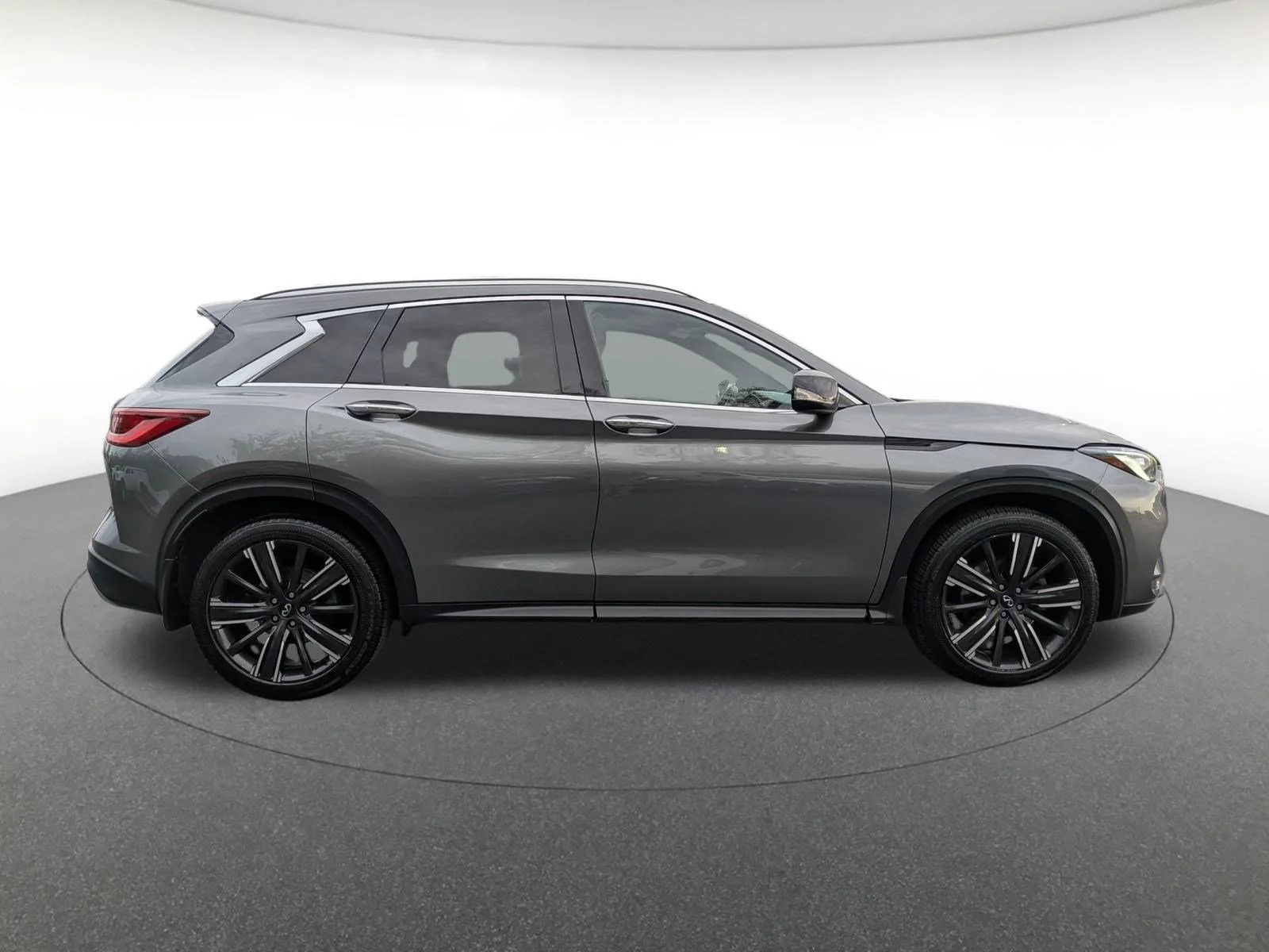 Used 2022 Graphite Shadow INFINITI LUXE image 4