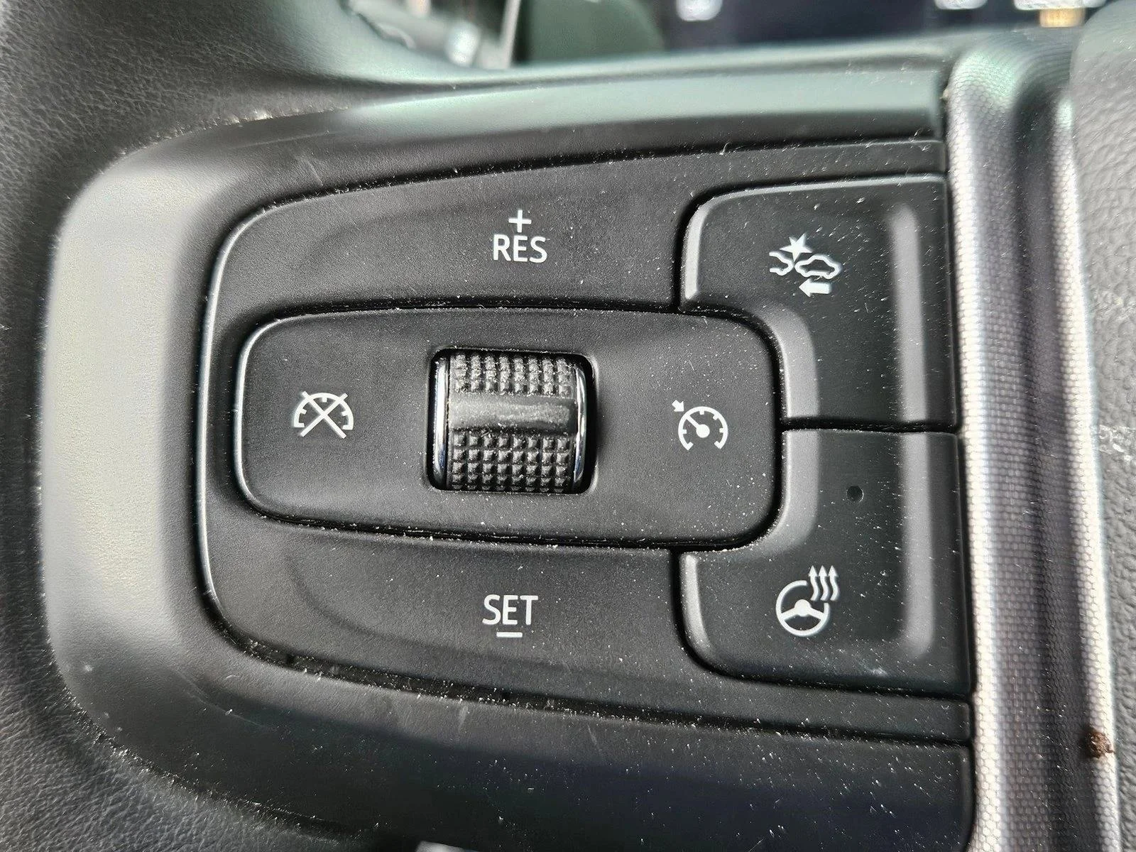 Used 2024 Onyx Black GMC Elevation image 17