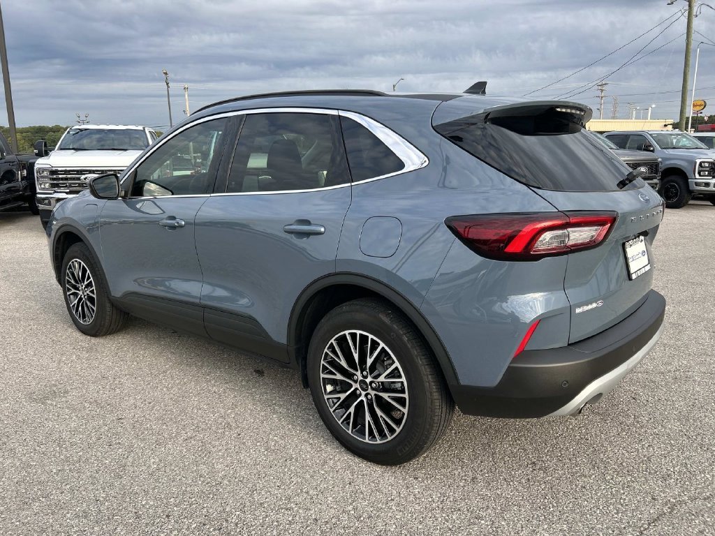 Used 2025 Vapor Blue Ford Base image 6