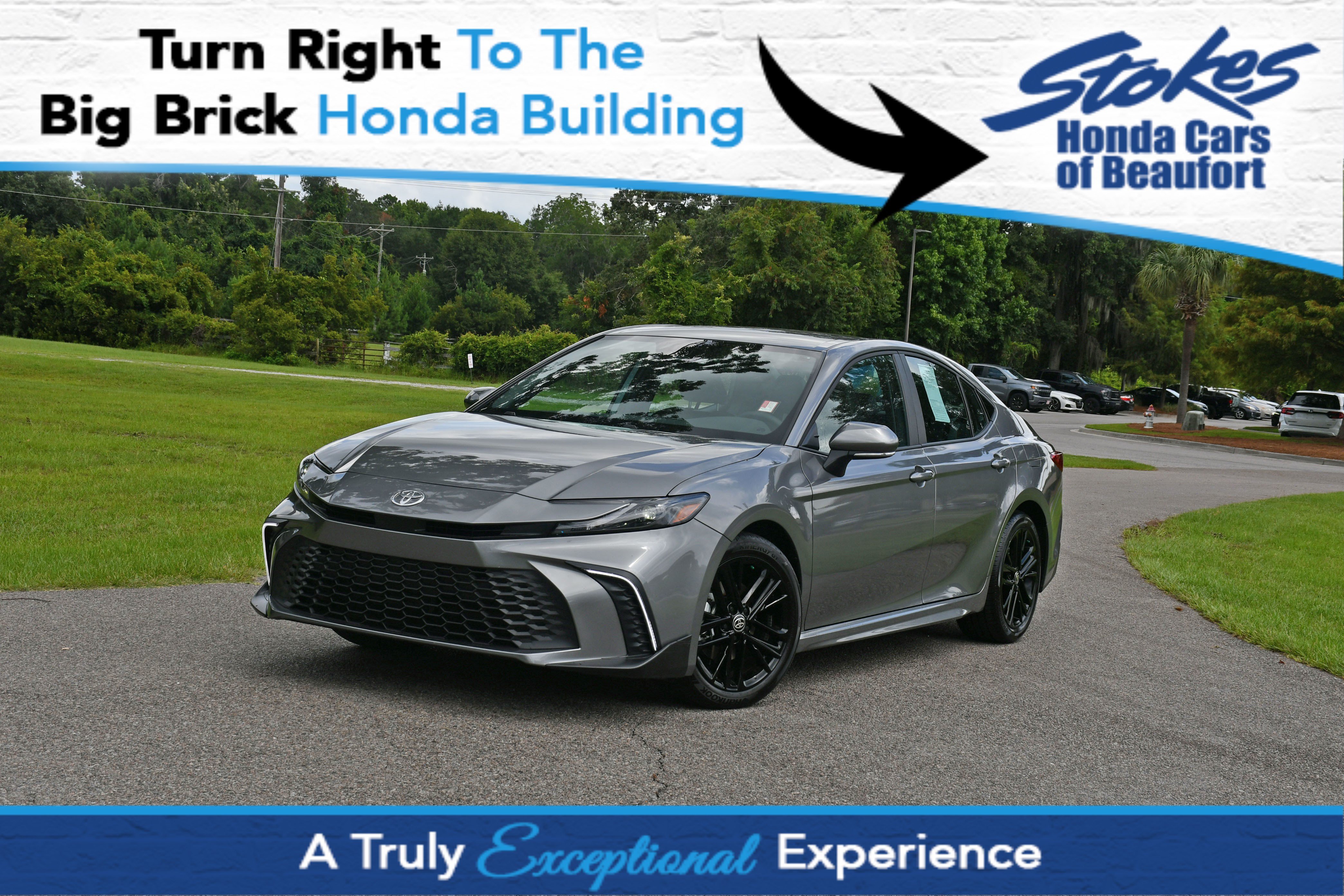 Used 2026  Toyota SE image 1