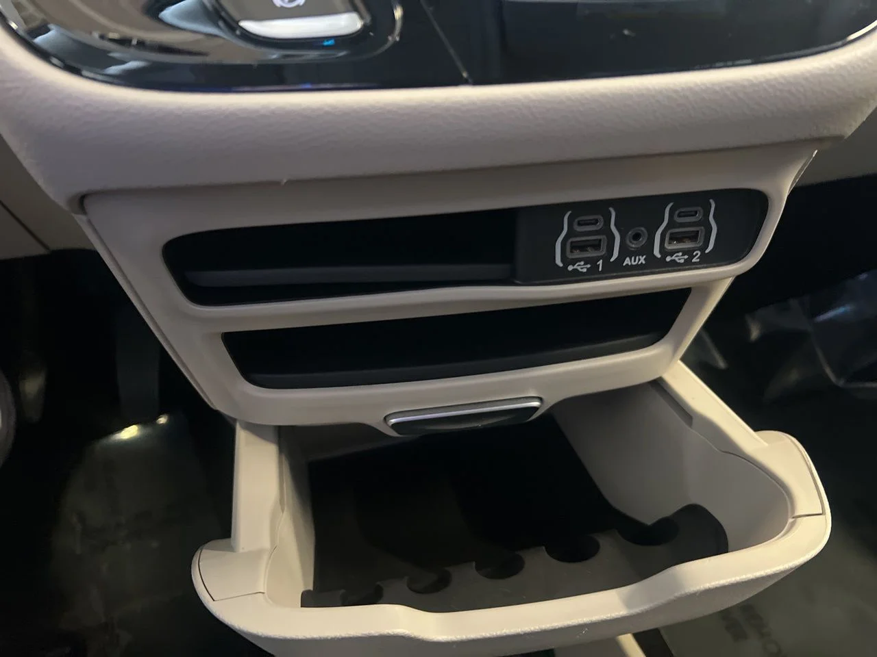 Used 2024 White Chrysler Touring L image 27