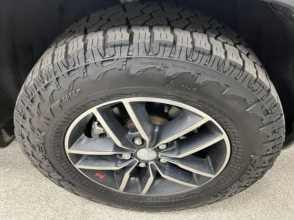 Used 2017 White Jeep Trailhawk image 18