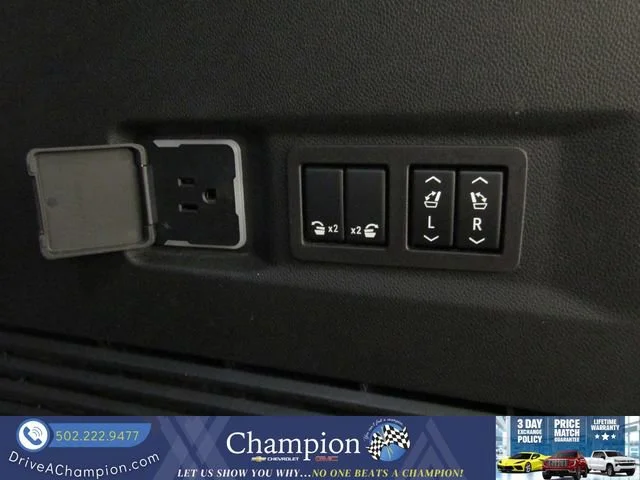 Used 2025 Iridescent Pearl Tricoat Chevrolet Premier image 17