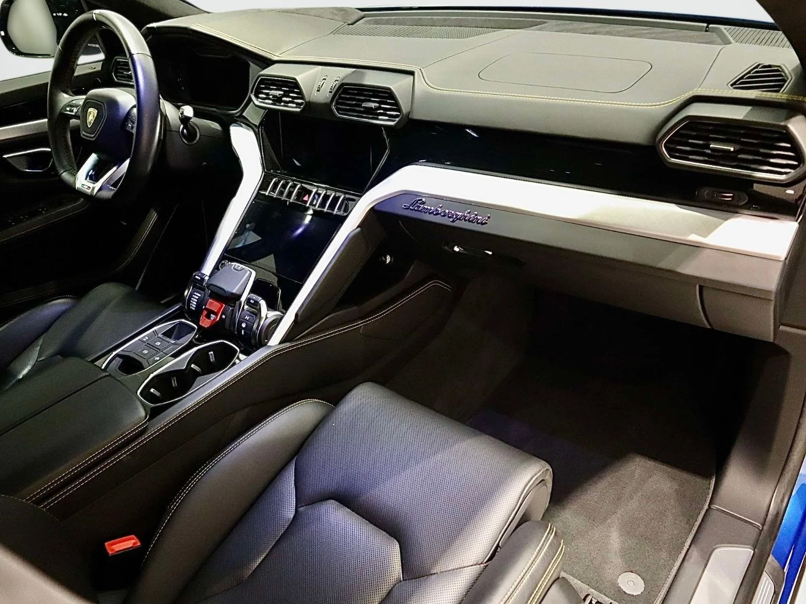 Used 2020 Blu Eleos Metallic Lamborghini  image 17