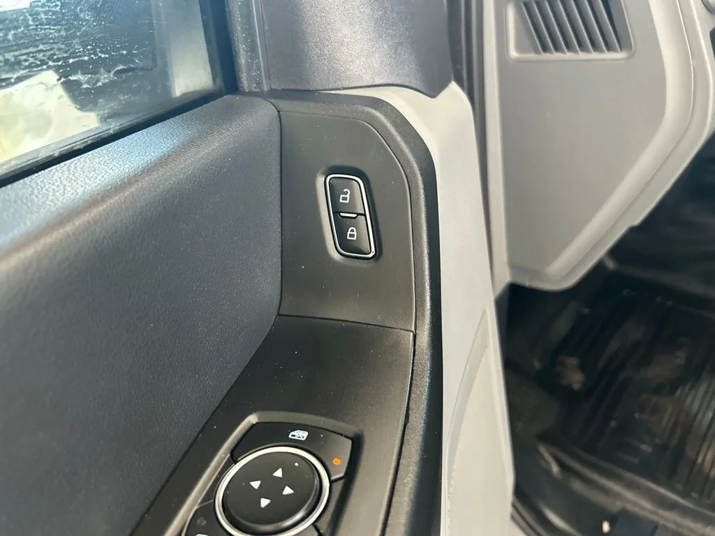 Used 2025 White Ford XL image 38