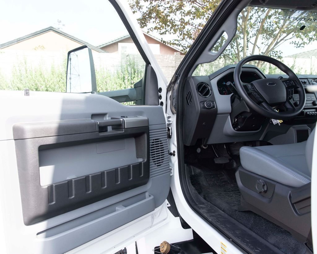 New 2025 Oxford White Ford Base image 18