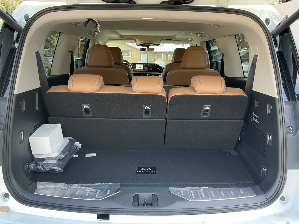 New 2026 RADIANT WHITE INFINITI Luxe 4WD image 29