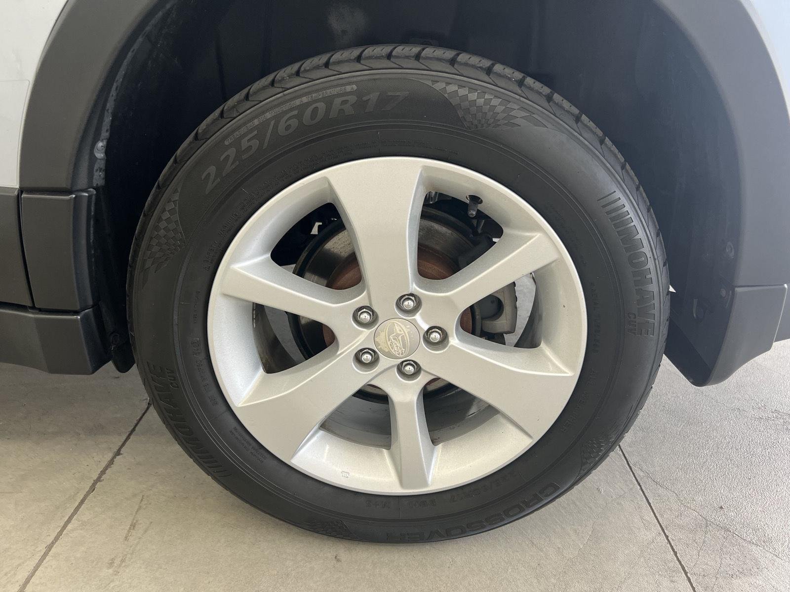 Used 2014 Ice Silver Metallic Subaru 2.5i Premium image 10