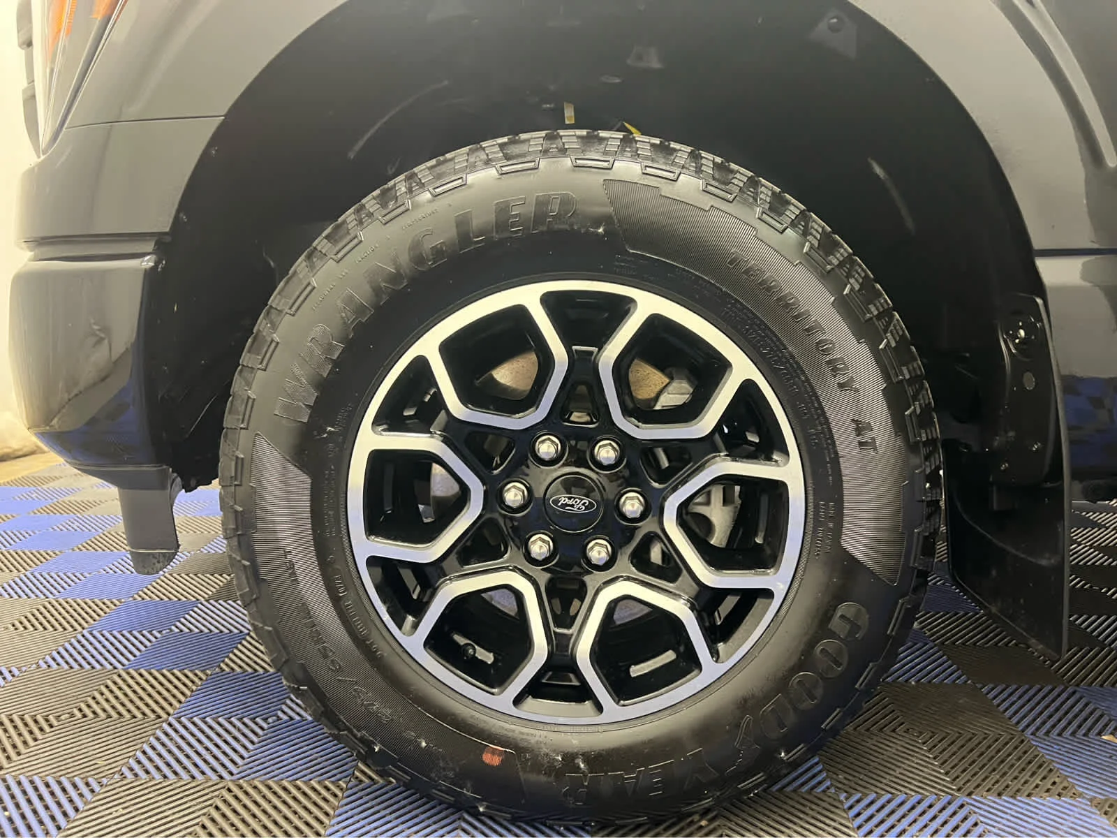 Used 2023 Agate Black Metallic Ford XL image 13