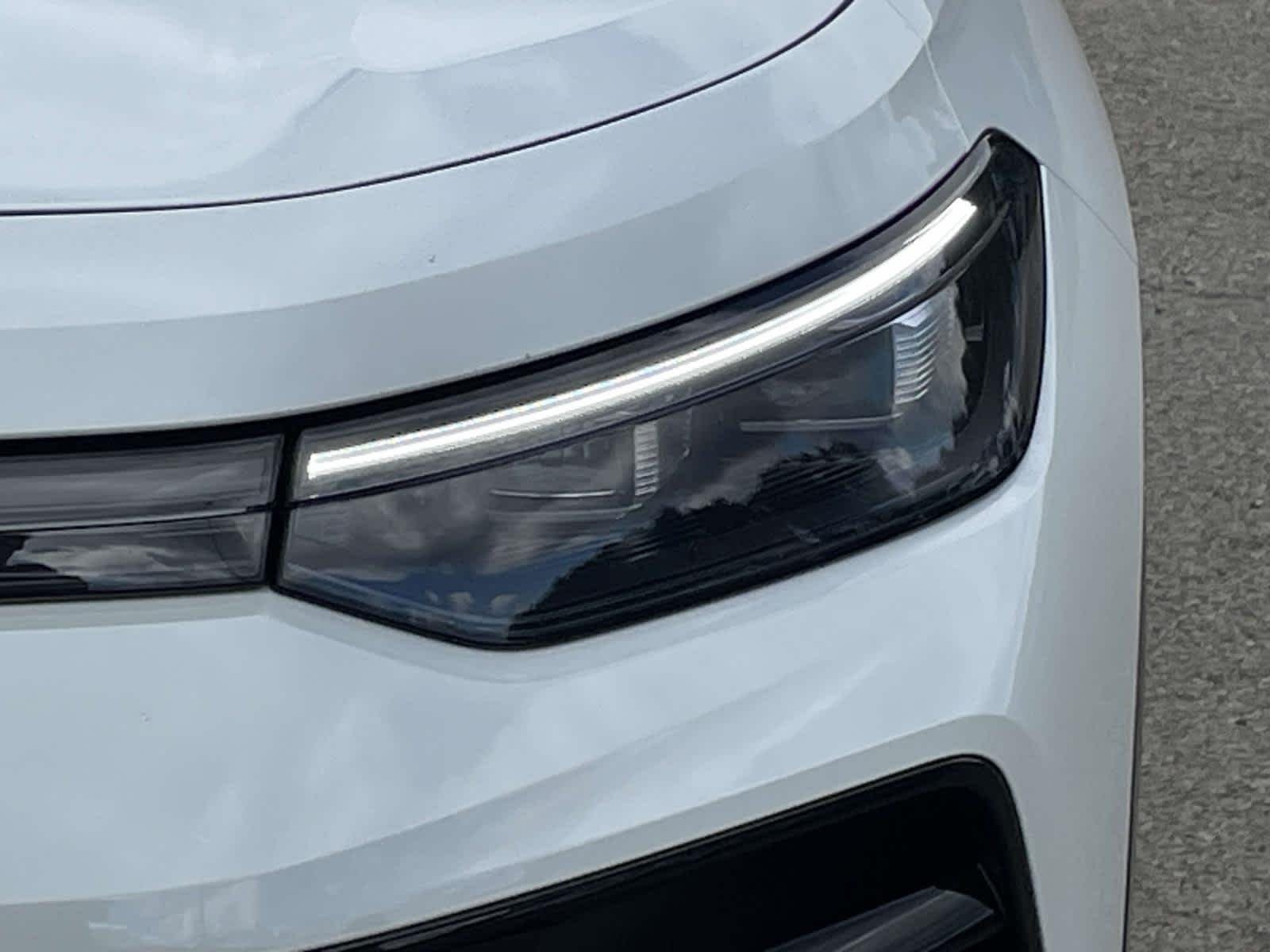 New 2026 0P0P/White Volkswagen SE R-Line Black image 13