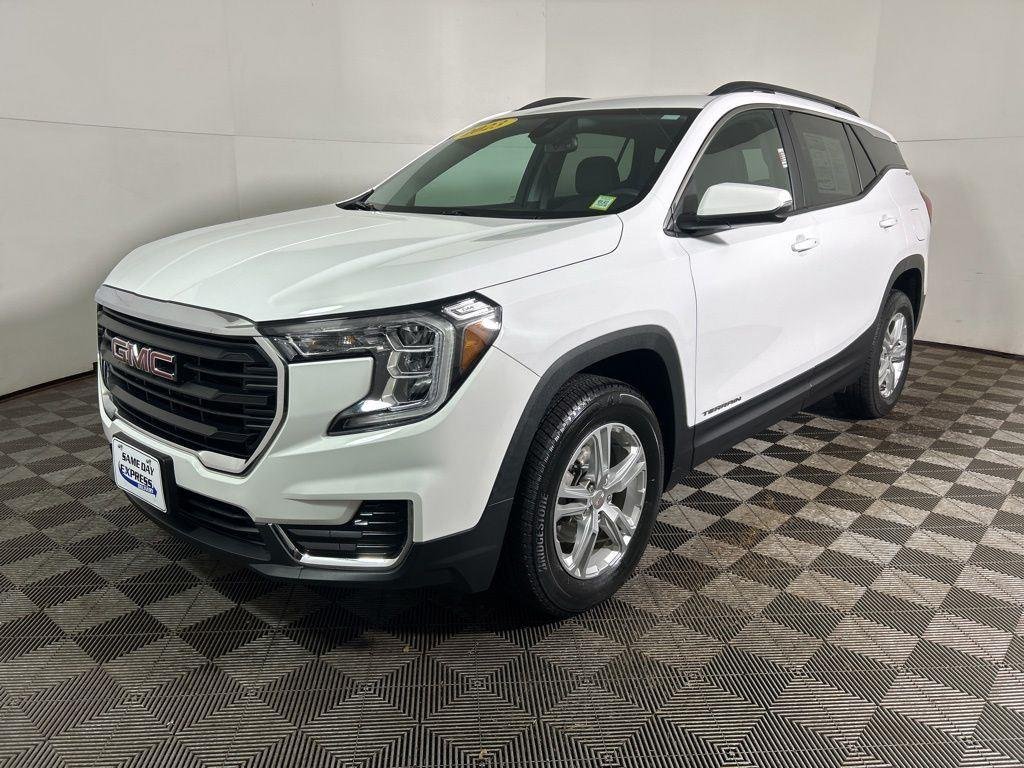 Used 2023 Summit White GMC SLE image 12