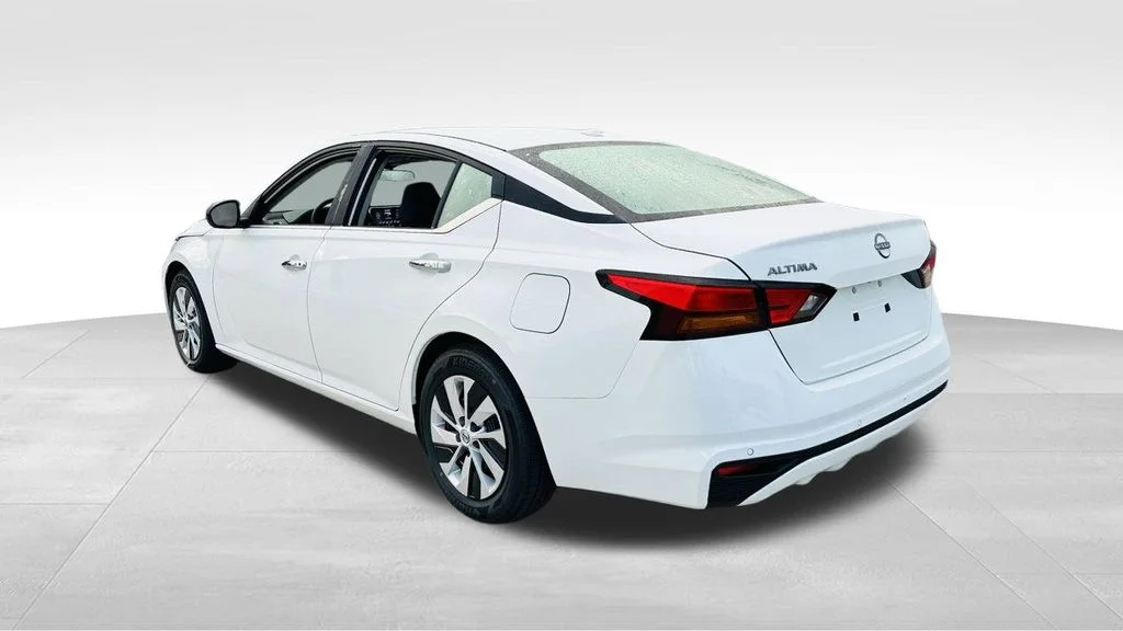 Certified Used 2025 White Nissan 2.5 S image 5
