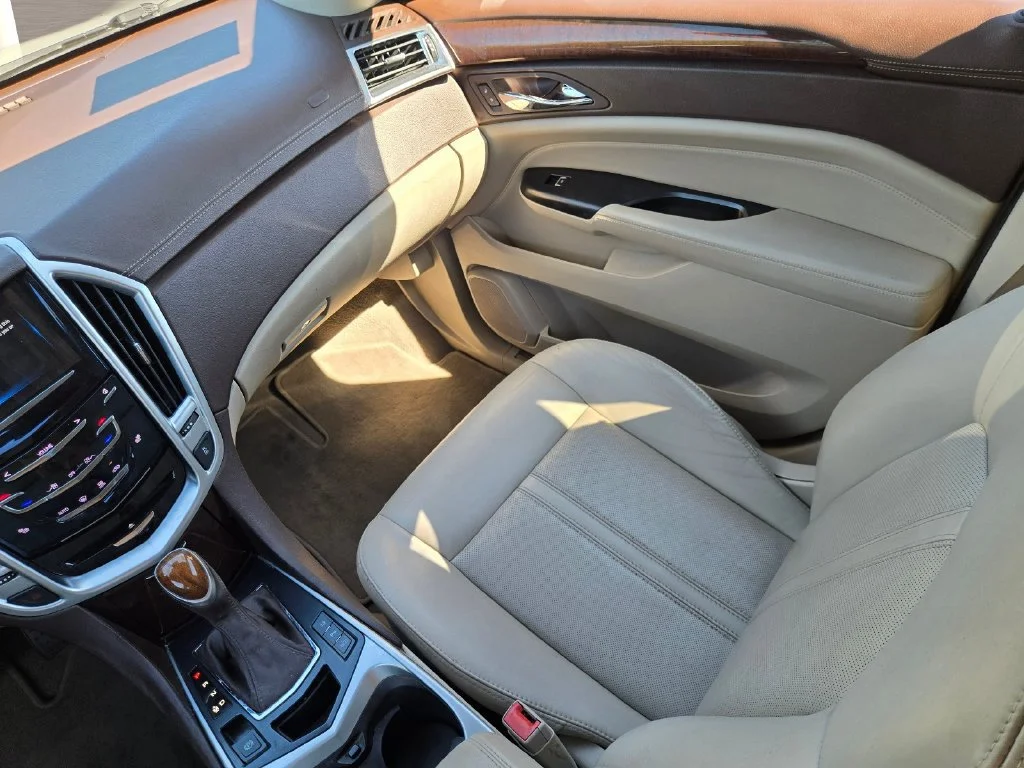 Used 2016 PLATINUM ICE TRICOAT Cadillac Luxury Collection image 15