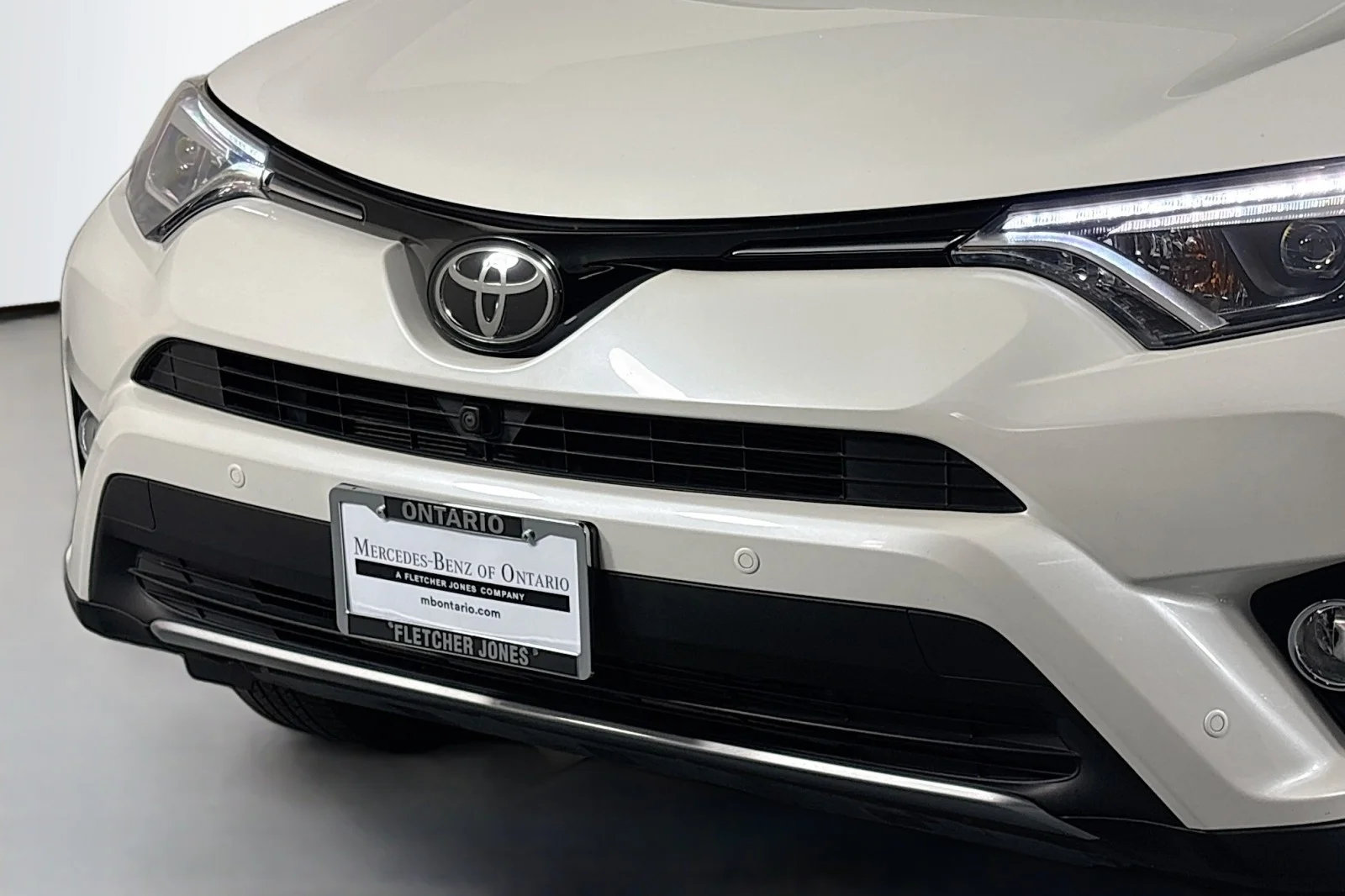 Used 2017 Blizzard Pearl Toyota Limited image 13