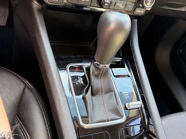 Used 2022 Gray Jeep Limited image 23