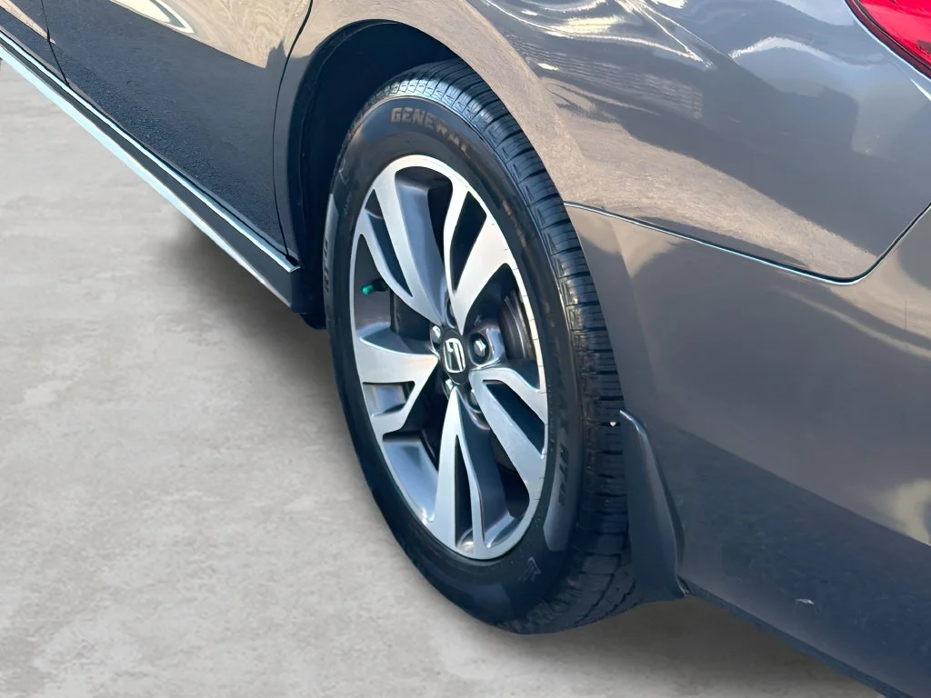 Used 2022 Modern Steel Metallic Honda Touring image 9