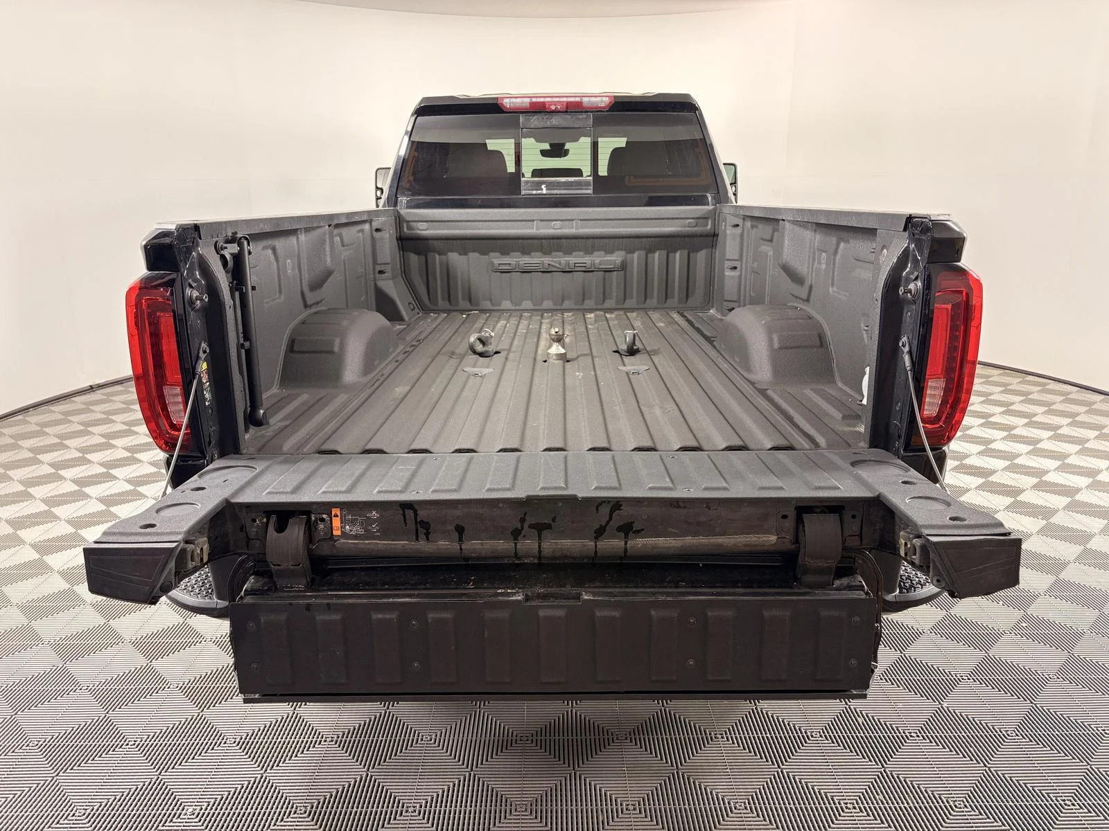Used 2023 Onyx Black GMC Denali DRW image 7