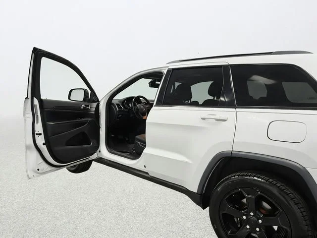 Used 2019 White Jeep Laredo image 17