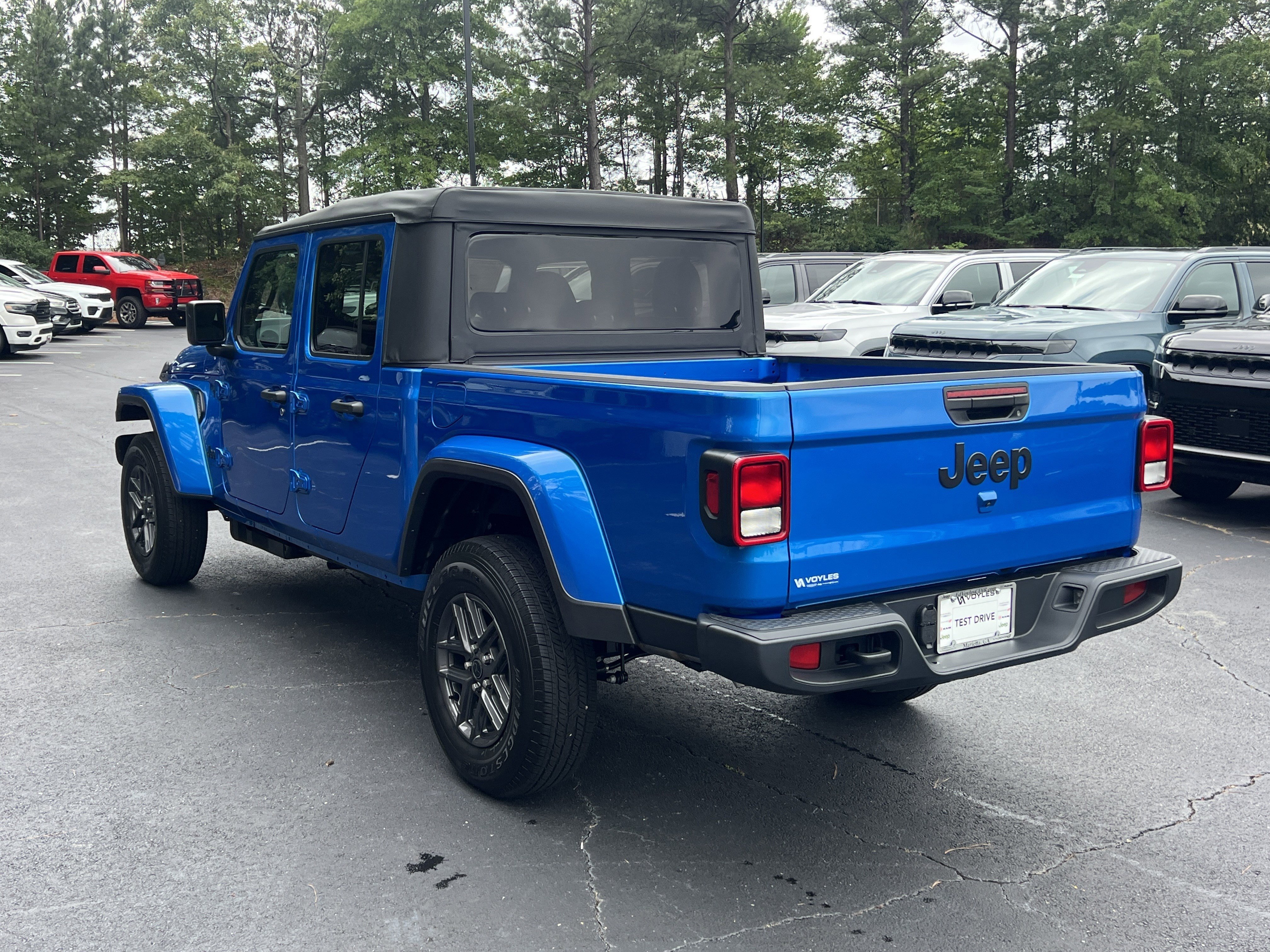 New 2026 Hydro Blue Pearl-Coat Exterior Paint Jeep Sport S image 6