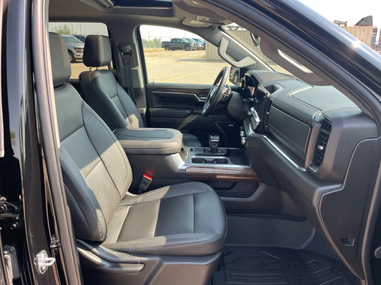Used 2024 Black GMC Elevation Crew Cab image 20