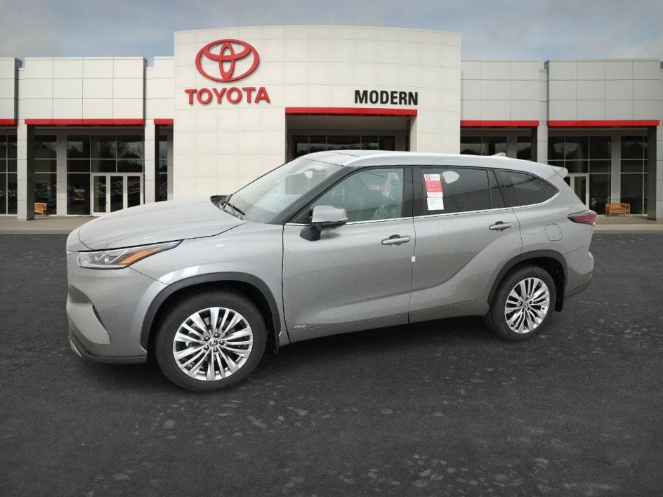 New 2026 Heavy Metallic Toyota Hybrid Platinum image 14