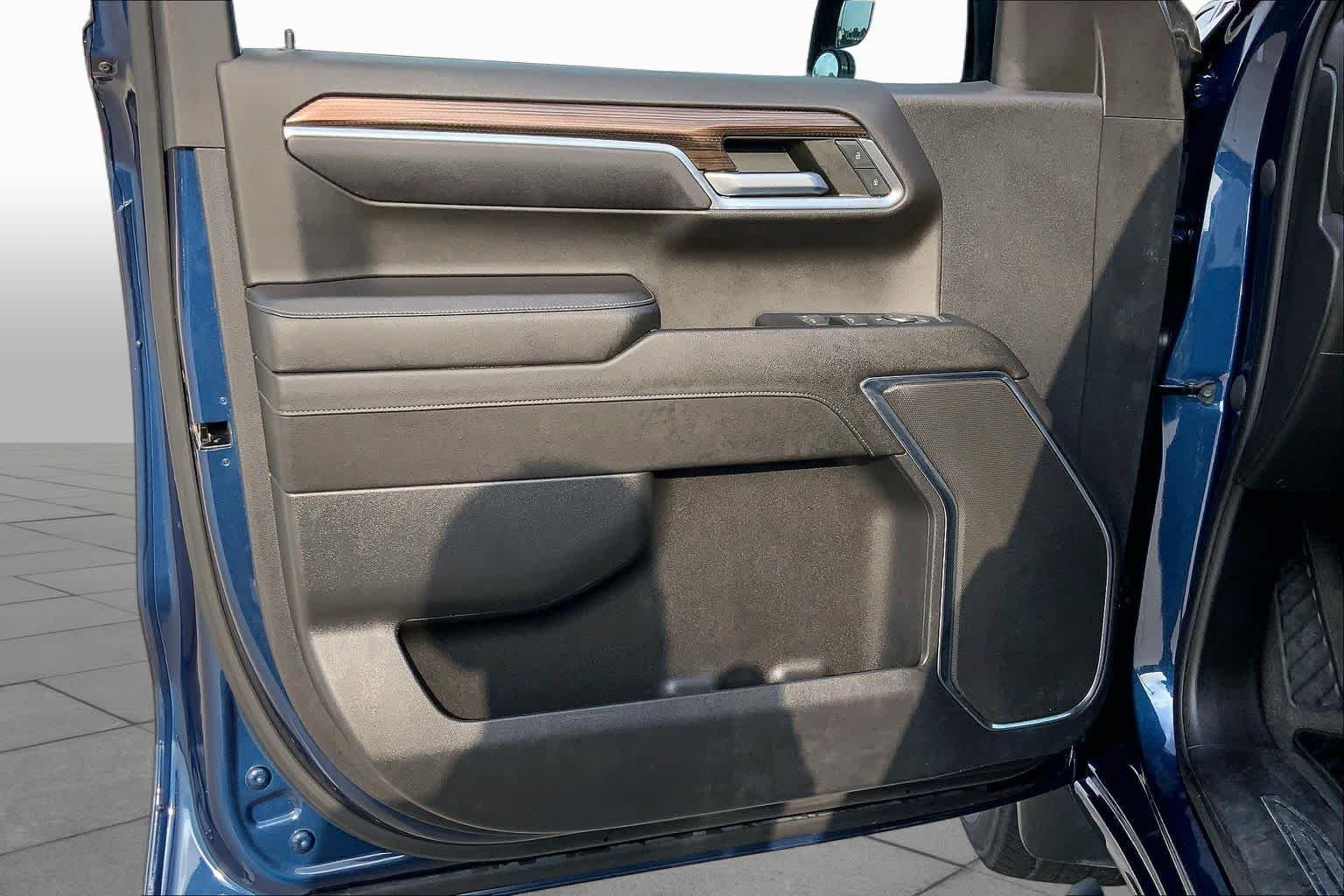 Used 2023 Northsky Blue Metallic Chevrolet RST image 21