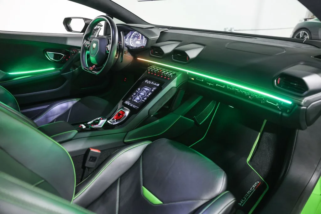 Used 2021 Green Lamborghini Base image 30