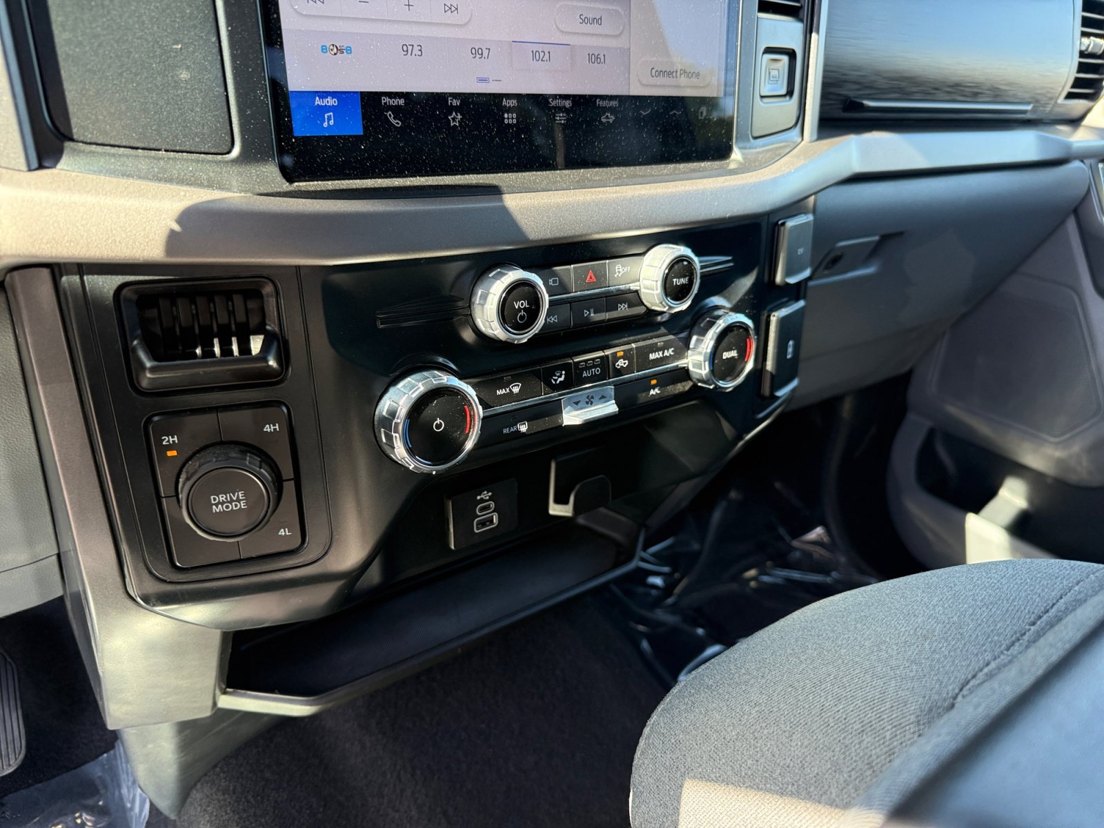 Used 2025 Black Metallic Ford XLT image 13