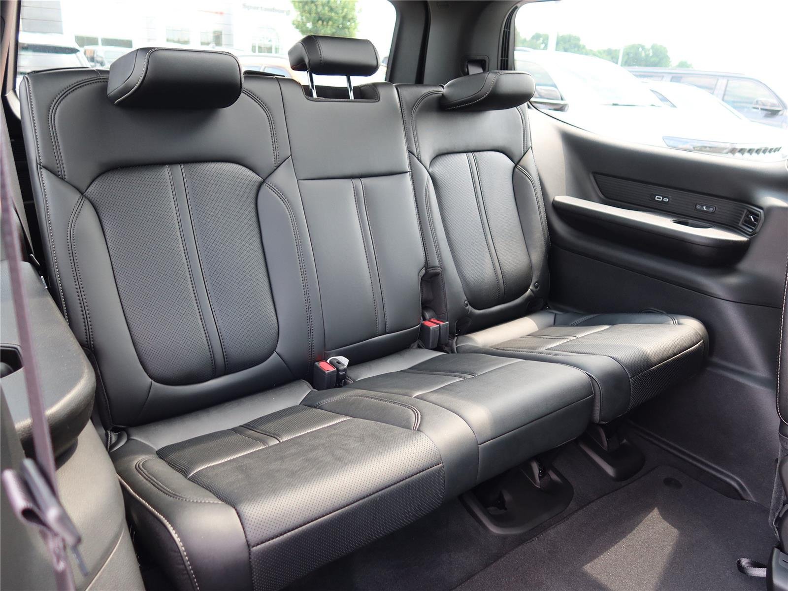 New 2026 High Gloss Black Exterior Paint Jeep Limited Reserve image 9