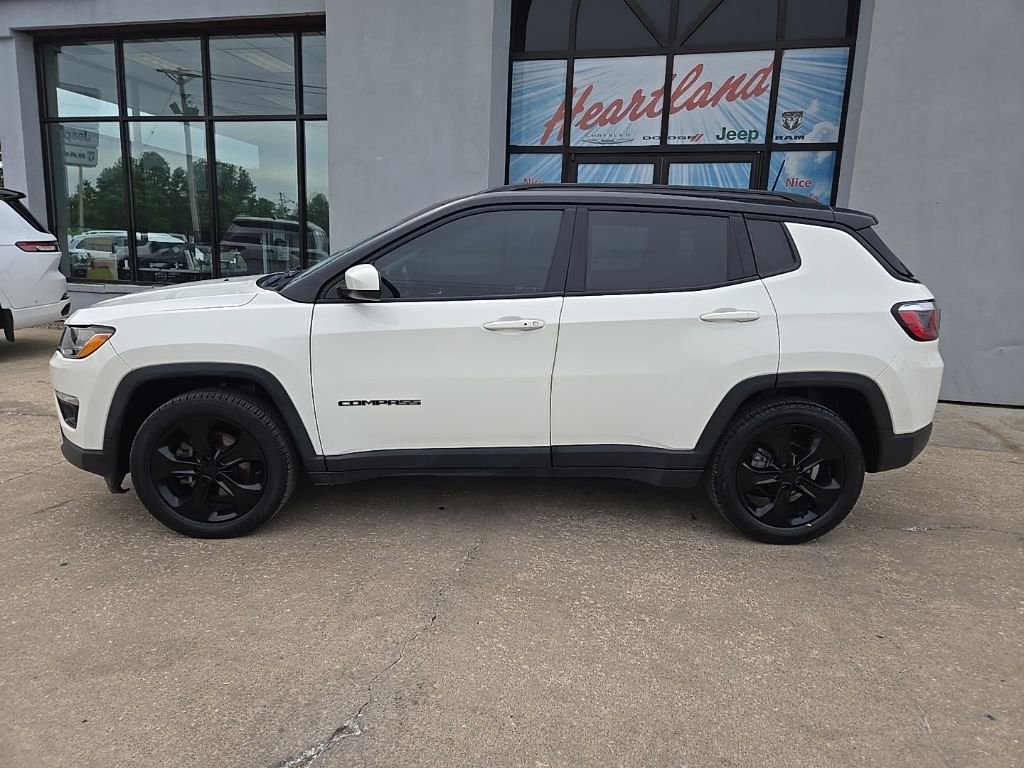 Used 2018 White Jeep Latitude image 5
