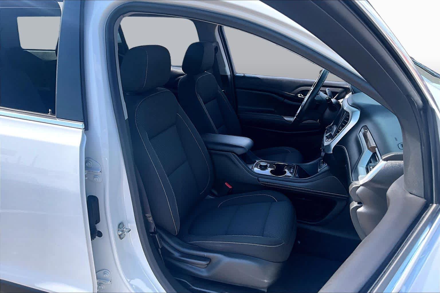 Used 2023 Summit White GMC SLE image 9